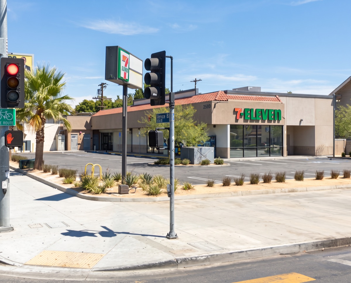7-Eleven Anchored Center, Los Angeles, CA